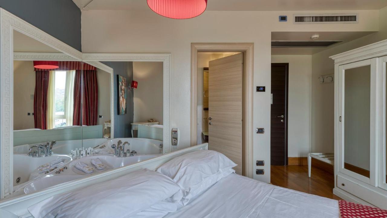 Hotel Fiera Di เบรเชีย ภายนอก รูปภาพ