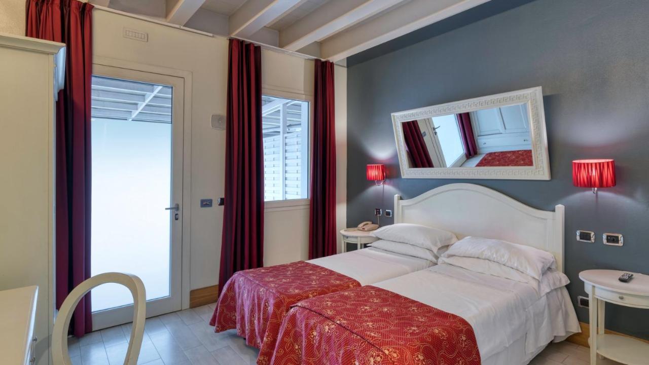 Hotel Fiera Di เบรเชีย ภายนอก รูปภาพ