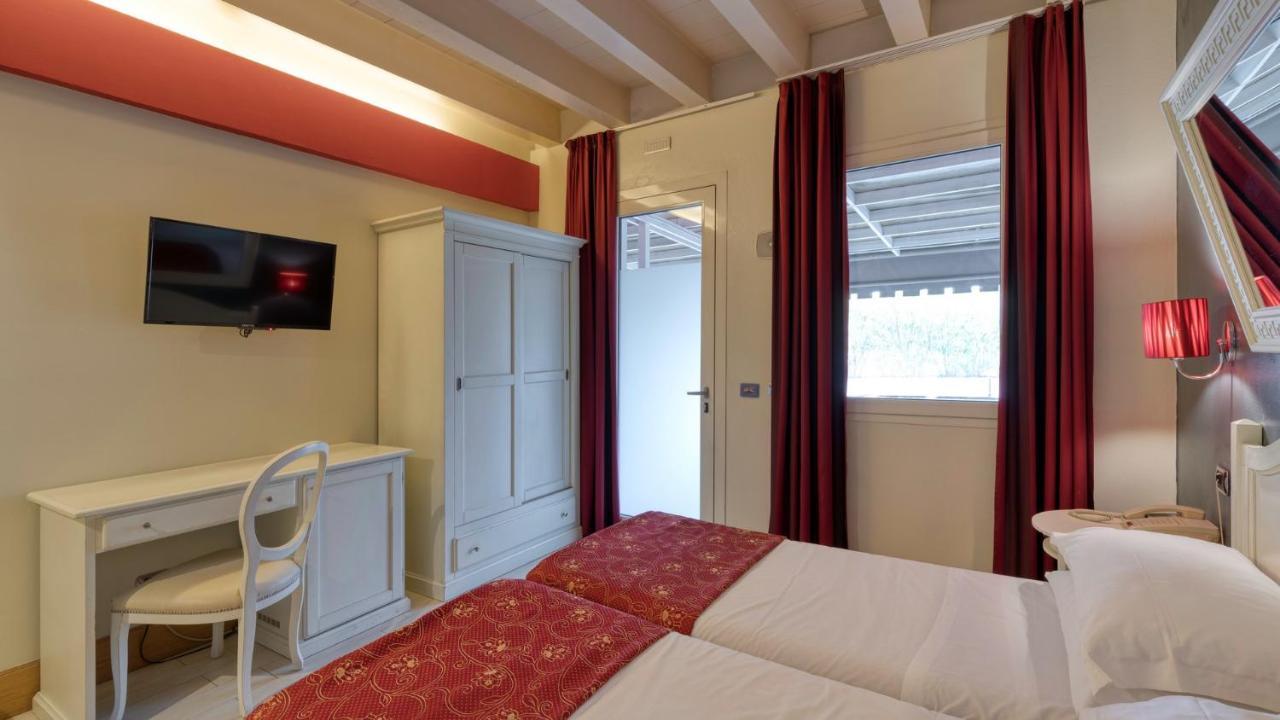Hotel Fiera Di เบรเชีย ภายนอก รูปภาพ