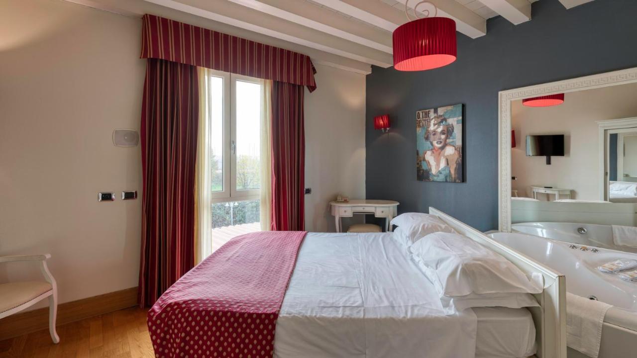 Hotel Fiera Di เบรเชีย ภายนอก รูปภาพ